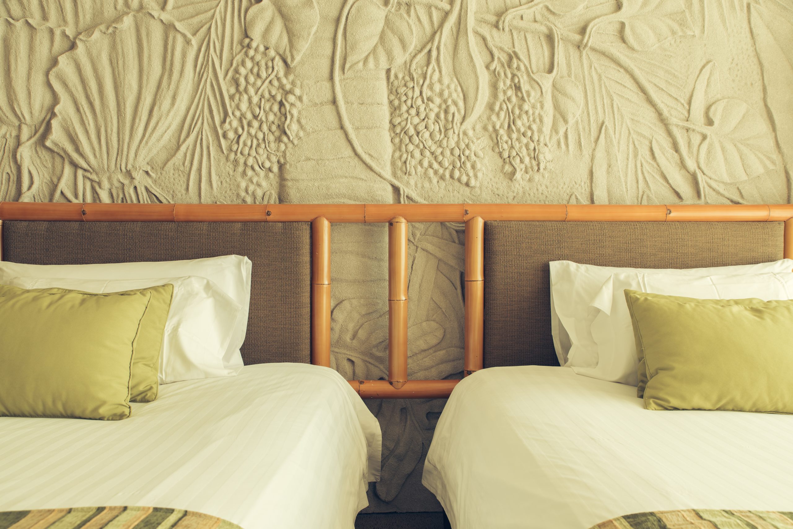 Vinilos para pared de dormitorio: crea un ambiente único y personalizado