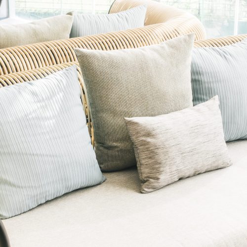 Cojines para sofá: Encuentra los mejores modelos para decorar tu hogar